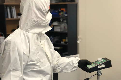 Inspector using analysis equipment to test the levels of mould in a home in Darwin.